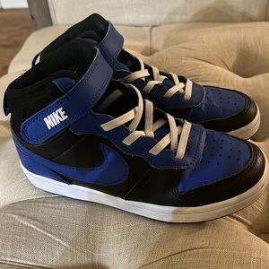 Nike, kids court borough 2 high top. Size 1Y (youth)